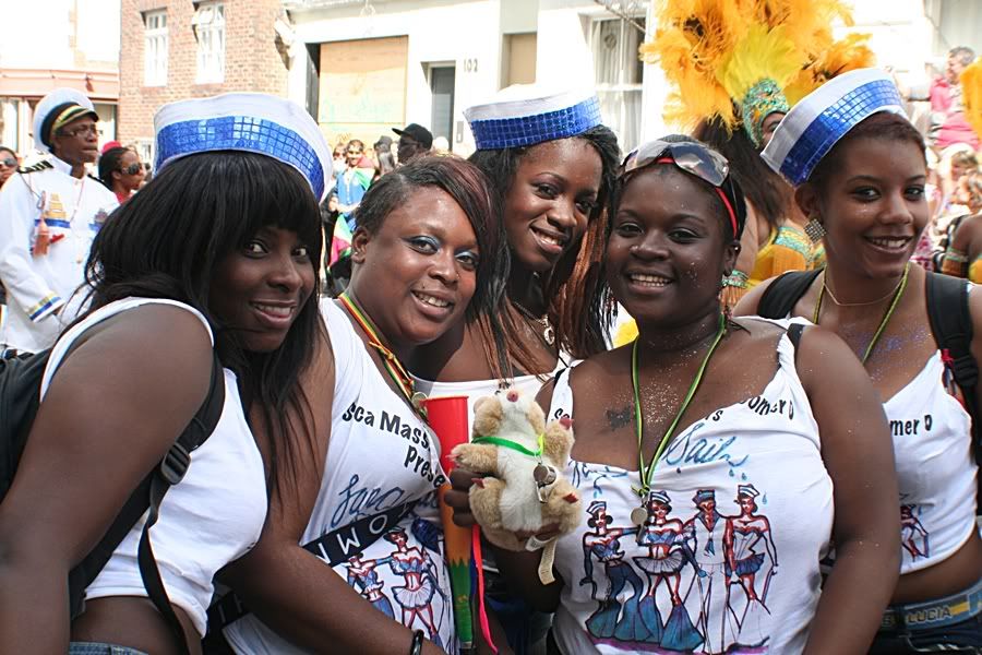 http://i1001.photobucket.com/albums/af138/barrythemod/Carnival%202010/210.jpg