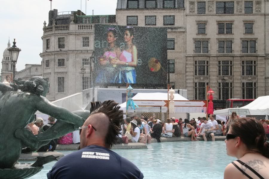 http://i1001.photobucket.com/albums/af138/barrythemod/London/059.jpg