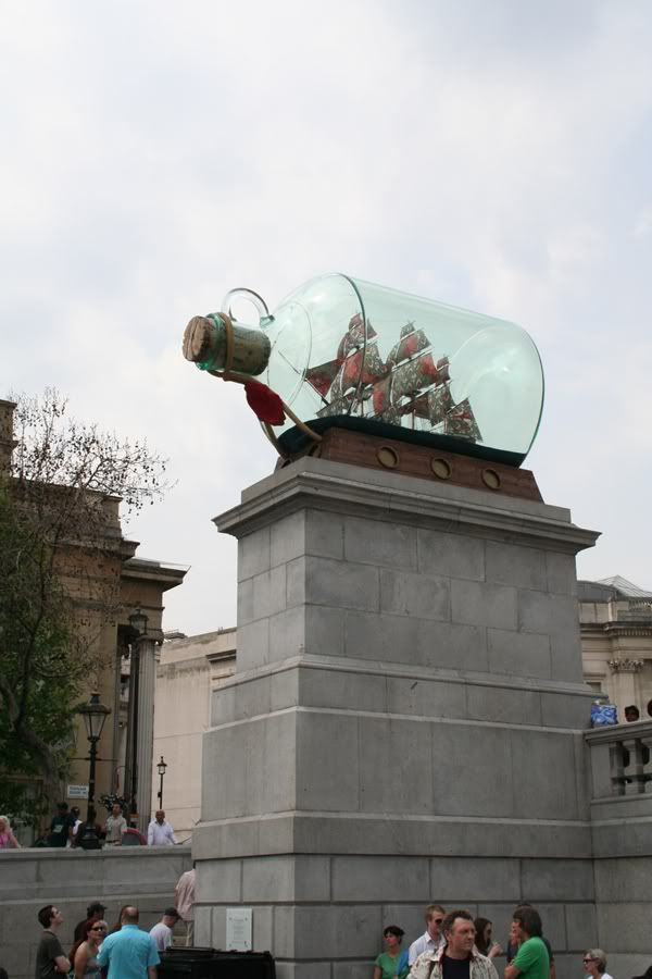 http://i1001.photobucket.com/albums/af138/barrythemod/London/064.jpg