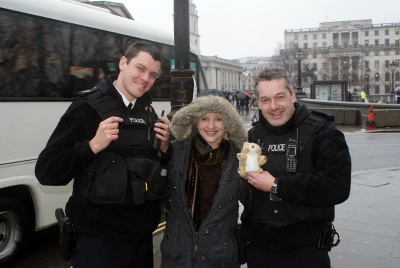 http://i1001.photobucket.com/albums/af138/barrythemod/London/Ncops.jpg