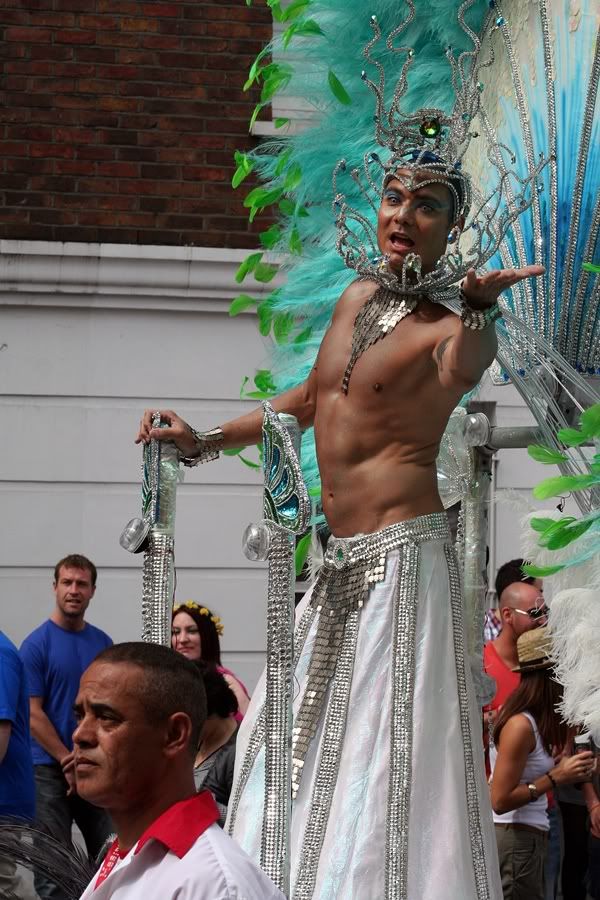 http://i1001.photobucket.com/albums/af138/barrythemod/Notting%20Hill%20Carnival%202011%20-%20Main%20Day/048.jpg