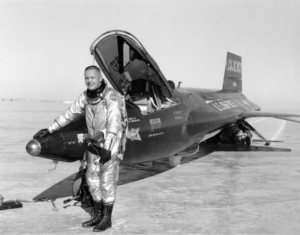 http://i1001.photobucket.com/albums/af138/barrythemod/To%20Forward/1000xna1.jpg