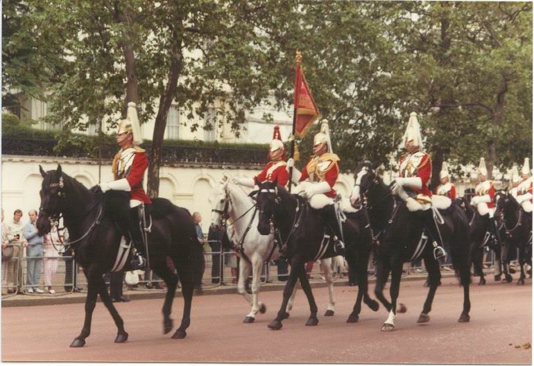 http://i1001.photobucket.com/albums/af138/barrythemod/To%20Forward/Household_cavalry.jpg