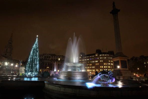 http://i1001.photobucket.com/albums/af138/barrythemod/To%20Forward/Trafalgar-Square-Christmas.jpg