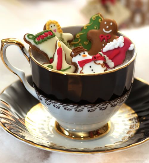 http://i1001.photobucket.com/albums/af138/barrythemod/To%20Forward/christmas_tea_cup.jpg