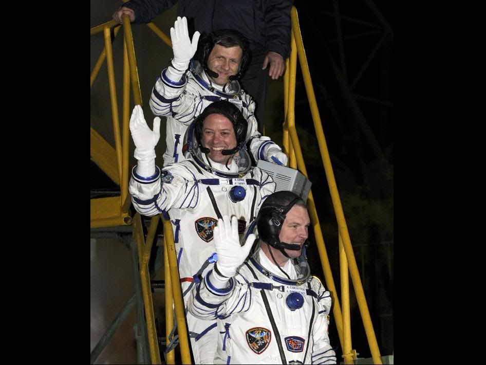 http://i1001.photobucket.com/albums/af138/barrythemod/To%20Forward/soyuz2.jpg