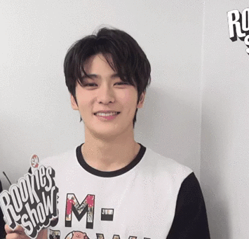 http://i1001.photobucket.com/albums/af139/Suky_Haru/woojae_zps4ldud6jv.gif